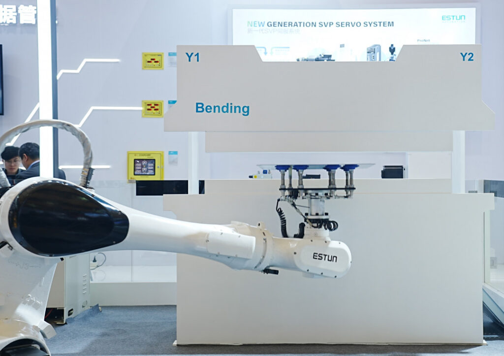 Estun Bending Robot - หุ่นยนต์พับโลหะ